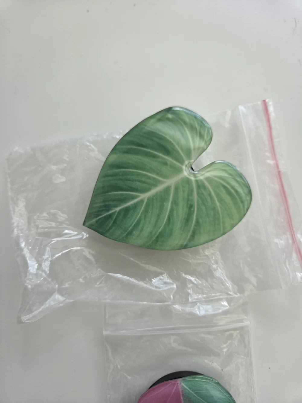Leaf-Shaped Phone Grip Pop Socket - Green and Pink